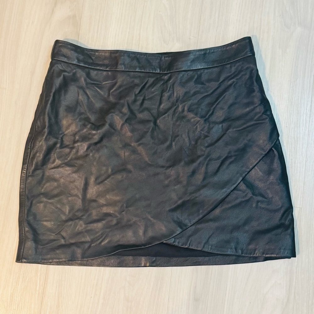Banana Republic lamb leather Black Wrap Skirt NWOT size 8 - Picture 2 of 13